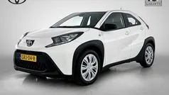 Wit Gebruikt 2024 Toyota Aygo Play Hatchback | € 18.445 (Eerlijke prijs)