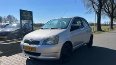 Grijs Gebruikt 2001 Toyota Yaris Luna Hatchback | € 899 (Eerlijke prijs)
