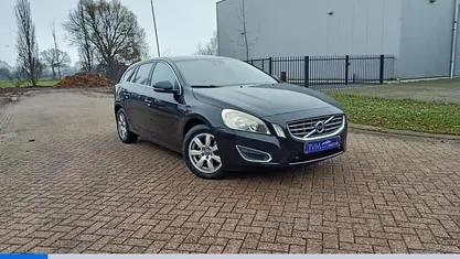 Zwart Gebruikt 2012 Volvo V60 Momentum Stationwagen | € 4.940 (Eerlijke prijs)