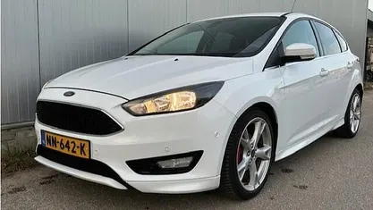 Wit Gebruikt 2017 Ford Focus Titanium Hatchback | € 7.450 (Eerlijke prijs)
