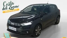 Noir nacré 676 (donker zwart) Gebruikt 2024 Dacia Sandero Expression Hatchback | € 18.395 (Eerlijke prijs)