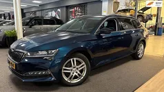 Blauw, metallic lak Gebruikt 2022 Skoda Superb Business Line Stationwagen | € 25.900 (Super prijs)