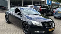 Zwart Gebruikt 2011 Opel Insignia Sport Sedan | € 7.350 (Eerlijke prijs)