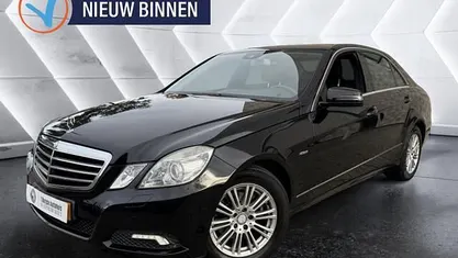 Zwart Occasion 2009 Mercedes E200 Avantgarde Sedan | € 11.490 (Eerlijke prijs)