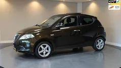Bruin (metallic) Gebruikt 2014 Lancia Ypsilon Gold Hatchback | € 5.940 (Eerlijke prijs)