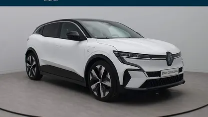 Twotone blanc glacier / noir étoilé 369+gne Occasion 2024 Renault Megane E-Tech Techno Hatchback | € 29.490 (Eerlijke prijs)
