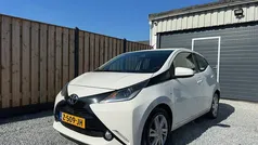 Wit Gebruikt 2014 Toyota Aygo Hatchback | € 6.250 (Eerlijke prijs)