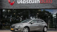 Grijs, metallic lak Gebruikt 2019 Opel Astra Edition Hatchback | € 8.950 (Goede deal)