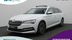 Wit, metallic lak Gebruikt 2021 Skoda Superb LAURIN & KLEMENT Stationwagen | € 25.400 (Goede deal)