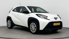 Gebruikt 2024 Toyota Aygo Play Hatchback | € 17.999 (Eerlijke prijs)