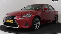 Gebruikt 2019 Lexus IS300h Luxury Line Sedan | € 32.945 (Eerlijke prijs)