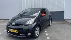 Zwart Gebruikt 2013 Toyota Aygo Hatchback | € 5.450 (Eerlijke prijs)