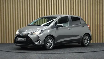 Grijs Occasion 2019 Toyota Yaris Hybrid Hatchback | € 14.950 (Eerlijke prijs)