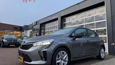 Grijs Gebruikt 2025 Renault Clio V Evolution Hatchback | € 19.985 (Eerlijke prijs)