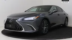 Zwart Nieuw 2025 Lexus ES300H Sedan | € 61.290 (Eerlijke prijs)