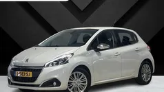 Wit Gebruikt 2019 Peugeot 208 Allure Hatchback | € 14.895 (Eerlijke prijs)