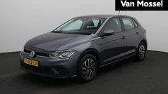 Grijs Gebruikt 2022 VW Polo Life Hatchback | € 21.900 (Eerlijke prijs)