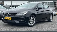 Zwart Gebruikt 2020 Opel Astra Edition Hatchback | € 11.950 (Goede deal)