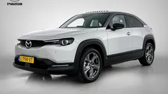 Multitone ceramic white (wit metallic) Gebruikt 2021 Mazda MX30 Luxury SUV | € 15.945 (Eerlijke prijs)