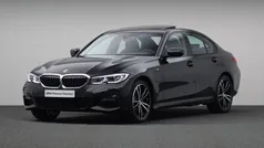 Zwart Gebruikt 2022 BMW 320e Comfort Edition Sedan | € 34.880 (Goede deal)