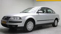 Grijs Gebruikt 2002 VW Passat Trendline Sedan | € 2.450 (Goede deal)