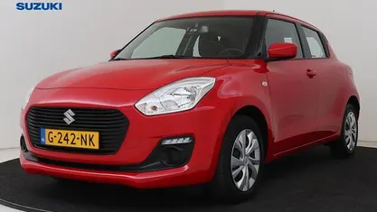 Rood Occasion 2019 Suzuki Swift Comfort Hatchback | € 13.450 (Eerlijke prijs)