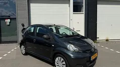 Grijs Gebruikt 2010 Toyota Aygo Comfort Hatchback | € 3.890 (Eerlijke prijs)