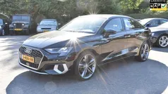 Zwart Gebruikt 2022 Audi A3 Advanced Sedan | € 25.950 (Goede deal)