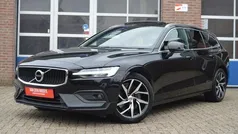 Zwart Gebruikt 2018 Volvo V60 Momentum Stationwagen | € 24.450 (Eerlijke prijs)