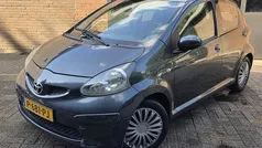 Grijs Gebruikt 2005 Toyota Aygo Hatchback | € 2.349 (Eerlijke prijs)