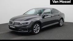Grijs Gebruikt 2021 VW Passat Business Sedan | € 23.900 (Eerlijke prijs)