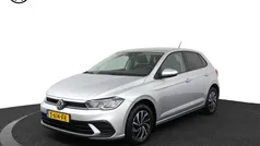 Grijs Gebruikt 2023 VW Polo Life Hatchback | € 20.744 (Eerlijke prijs)