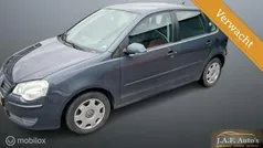 Blauw Gebruikt 2005 VW Polo Hatchback | € 2.250 (Eerlijke prijs)