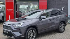 Grijs Gebruikt 2025 Toyota RAV4 Hybrid Style SUV | € 43.400 (Super prijs)