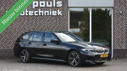 Zwart Gebruikt 2024 BMW 330 M Sport Stationwagen | € 46.900 (Eerlijke prijs)