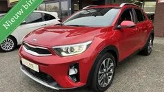 Rood, metallic lak Gebruikt 2019 Kia Stonic SUV | € 18.950 (Eerlijke prijs)