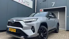 Grijs, metallic lak Gebruikt 2022 Toyota RAV4 Hybrid SUV | € 39.400 (Eerlijke prijs)