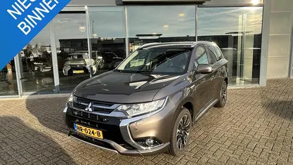 Bruin Occasion 2015 Mitsubishi Outlander P-HEV Edition SUV | € 18.640 (Eerlijke prijs)
