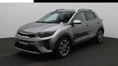 Grijs, metallic lak Gebruikt 2024 Kia Stonic SUV | € 26.400 (Eerlijke prijs)
