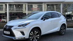 Wit, metallic lak Gebruikt 2021 Lexus NX300h Luxury Line SUV | € 41.900 (Eerlijke prijs)