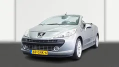 Grijs, metallic lak Gebruikt 2008 Peugeot 207 CC Roland Garros Cabriolet | € 2.950 (Eerlijke prijs)
