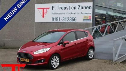 Rood Gebruikt 2016 Ford Fiesta Titanium Hatchback | € 11.950 (Eerlijke prijs)