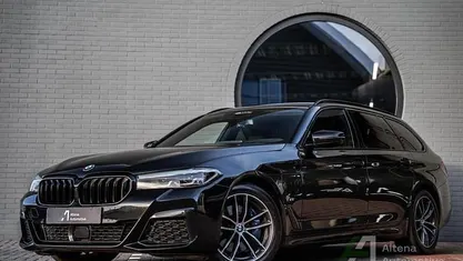 Zwart Gebruikt 2021 BMW 530e Executive Stationwagen | € 31.950 (Eerlijke prijs)