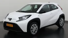 Wit Gebruikt 2024 Toyota Aygo Play Hatchback | € 18.190 (Eerlijke prijs)