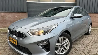 Grijs (metallic) Gebruikt 2018 Kia Ceed Hatchback | € 12.750 (Goede deal)