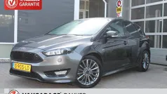 Grijs Gebruikt 2017 Ford Focus ST-Line Hatchback | € 15.950 (Eerlijke prijs)