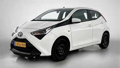 Wit Gebruikt 2019 Toyota Aygo X-play Hatchback | € 10.950 (Eerlijke prijs)
