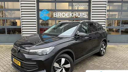 Zwart Gebruikt 2024 VW Tiguan Life SUV | € 45.795 (Eerlijke prijs)