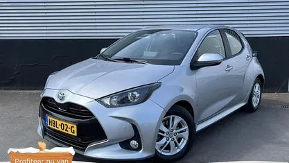 Grijs Occasion 2023 Toyota Yaris Hybrid Business Edition Hatchback | € 20.650 (Goede deal)