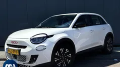 Wit Nieuw 2025 Fiat 600E Red SUV | € 28.700 (Super prijs)